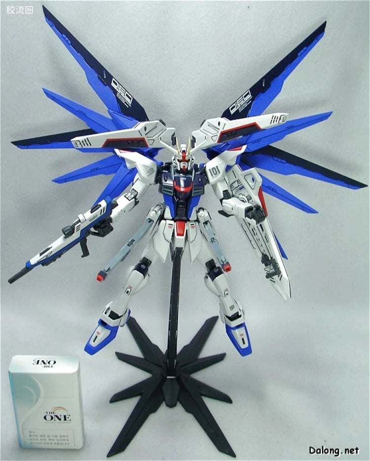 Bandai MG 1/100 ZGMF-X10A Freedom Gundam