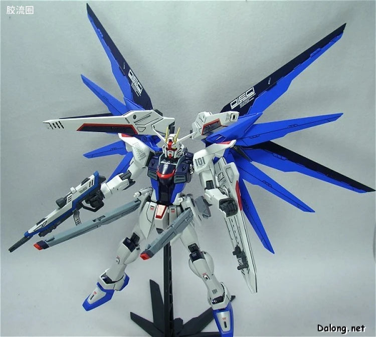 Bandai MG 1/100 ZGMF-X10A Freedom Gundam
