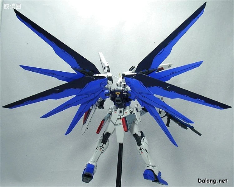 Bandai MG 1/100 ZGMF-X10A Freedom Gundam