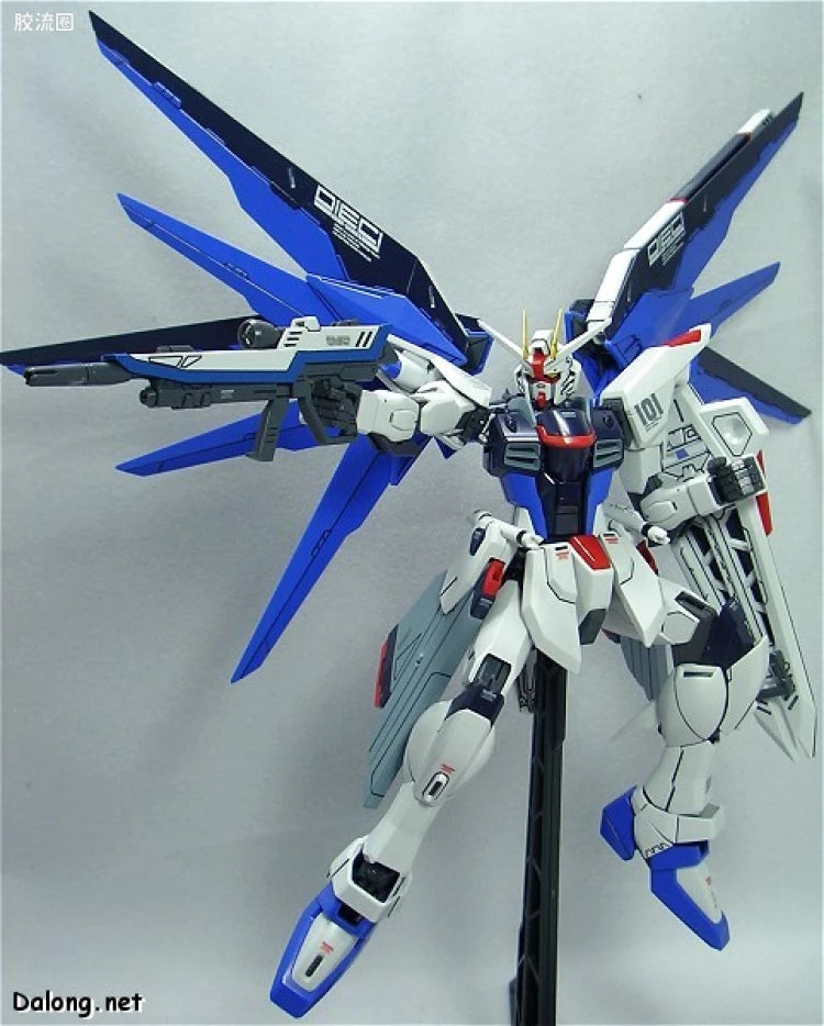Bandai MG 1/100 ZGMF-X10A Freedom Gundam