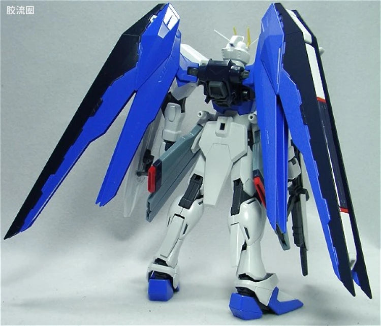 Bandai MG 1/100 ZGMF-X10A Freedom Gundam