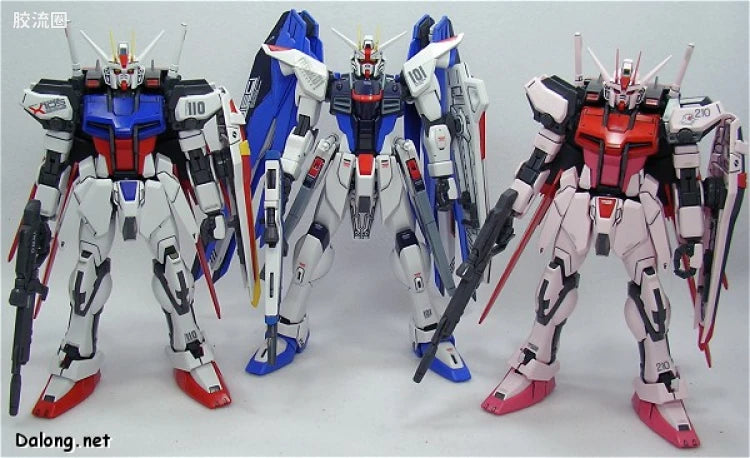 Bandai MG 1/100 MBF-02+AQM/E-X01 Strike Rouge