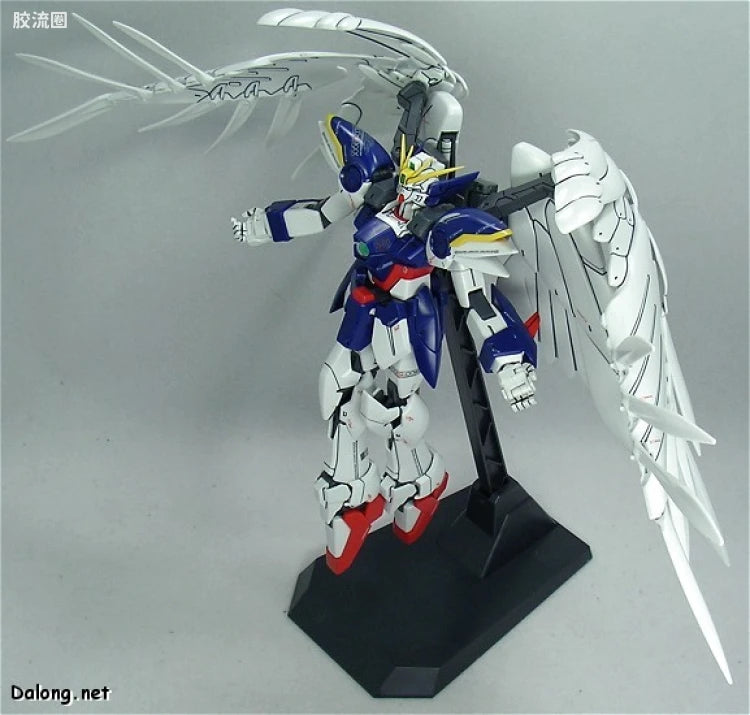 Bandai MG 1/100 XXXG-00W0 Wing Gundam Zero EW
