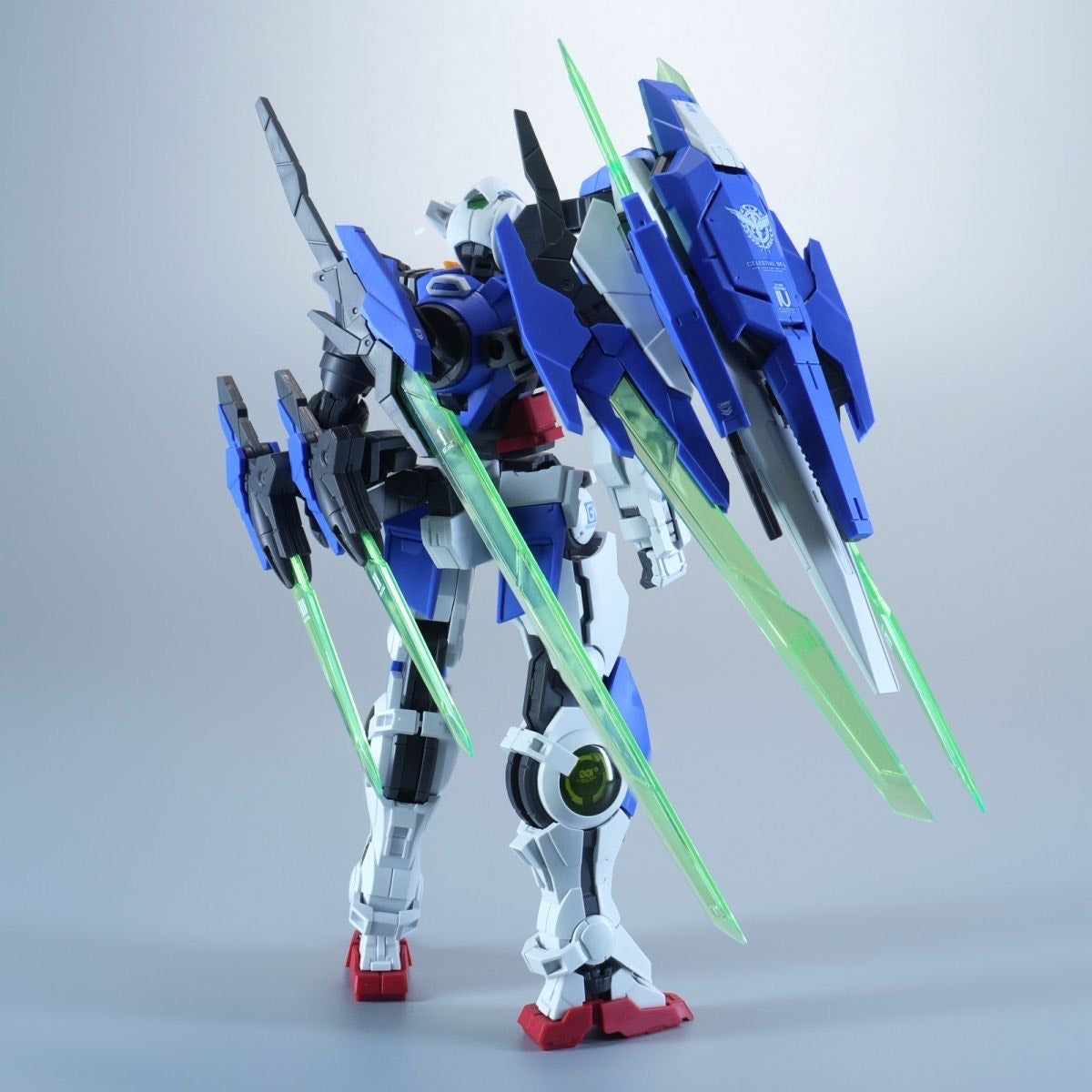 Bandai MG Gundam 00 QAN[T] 1/100 Quantum Burst Mode With GN Sword Bits
